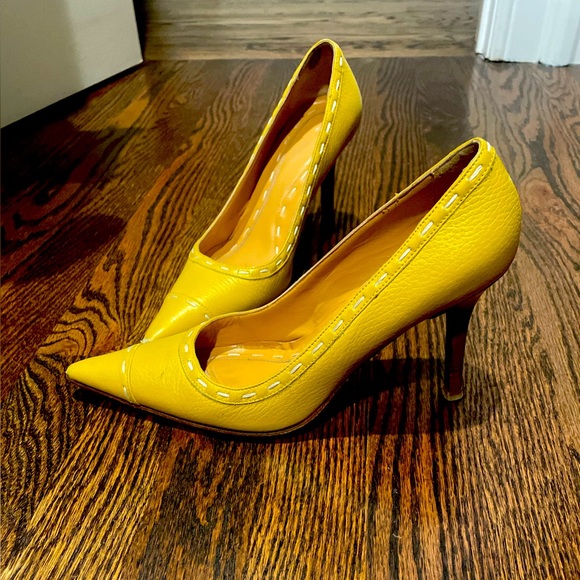 Sunshine yellow with white stitching details BCBG MaxAzaria leather 3.5” heels - Picture 1 of 3